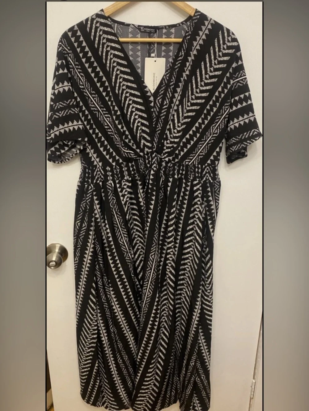 BloomChic Black and White Geometric V-Neck Dress - Picture 3 of 7